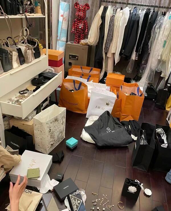 伊春回收一线鞋服.jpg